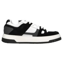 Baskets en cuir et daim