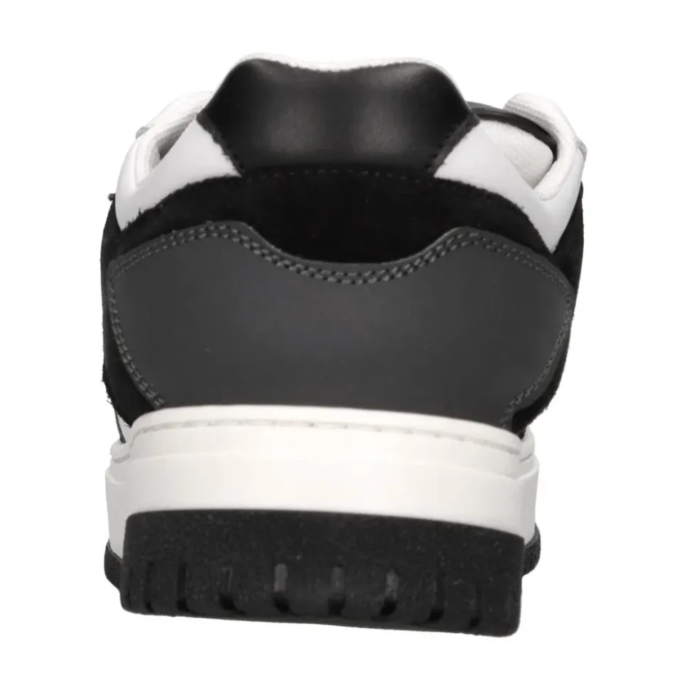Baskets en cuir et daim