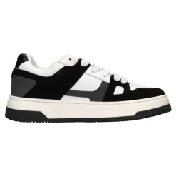 Baskets en cuir et daim