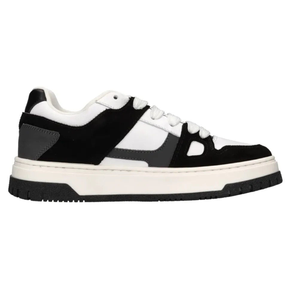 Baskets en cuir et daim