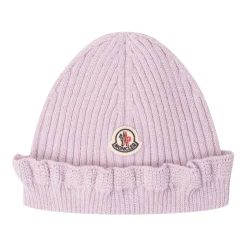 Bonnet côtelé avec revers volanté et écusson logo sur le devant