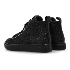 Chaussures de sport au-dessus de la cheville
