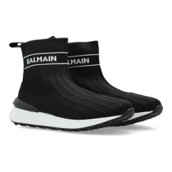 Chaussures de sport au-dessus de la cheville