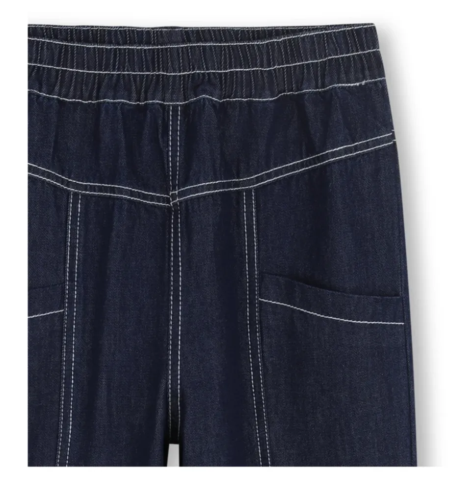 Jeans à empiècements et surpiqûres contrastées