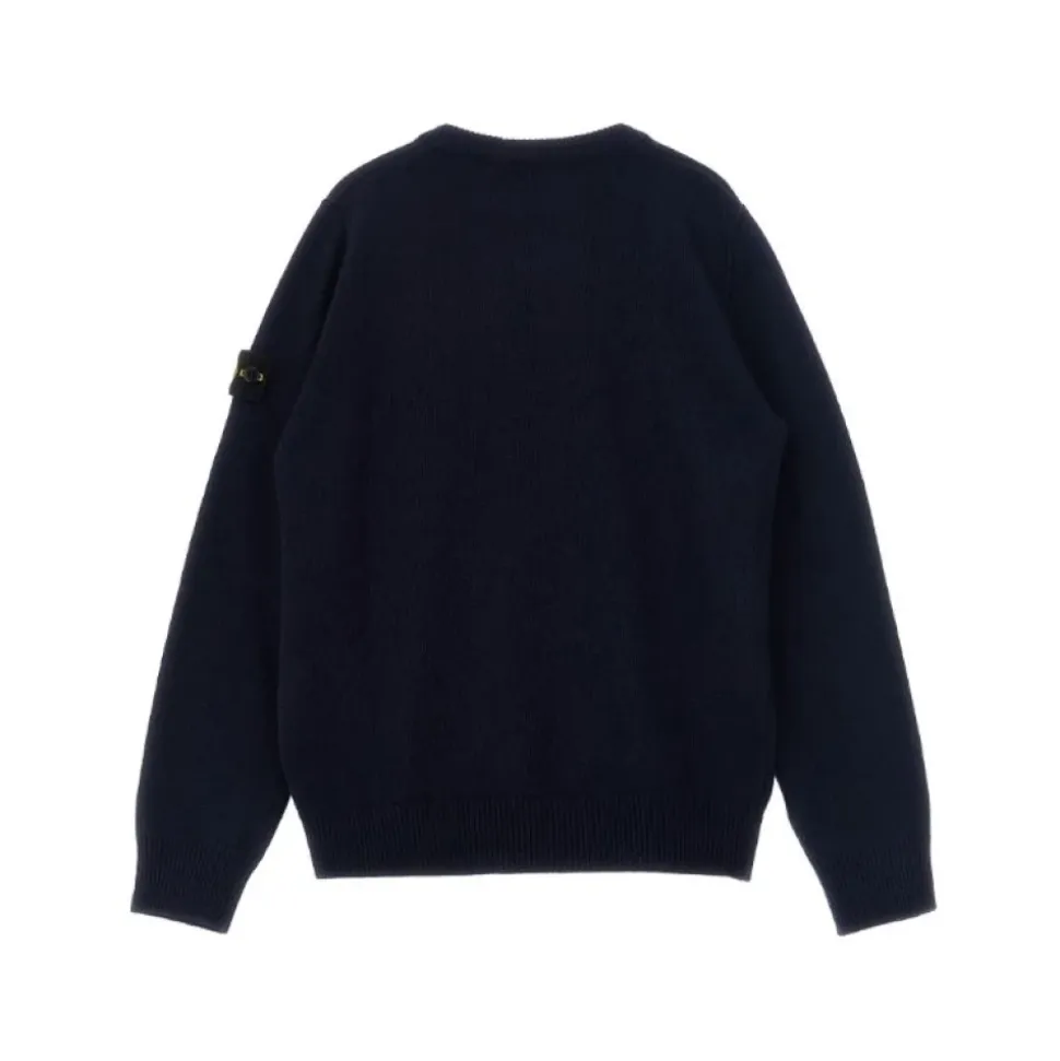 Pull avec écusson détachable sur la manche