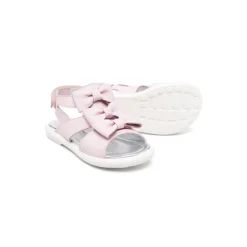 Sandales en cuir verni avec nœuds