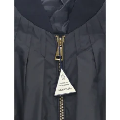 Veste Noire avec Écusson Brodé